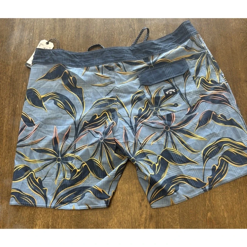 Billabong Sundays Pro Boardshorts Mens 40 NavyTropical Sunset Palm Tree Swim